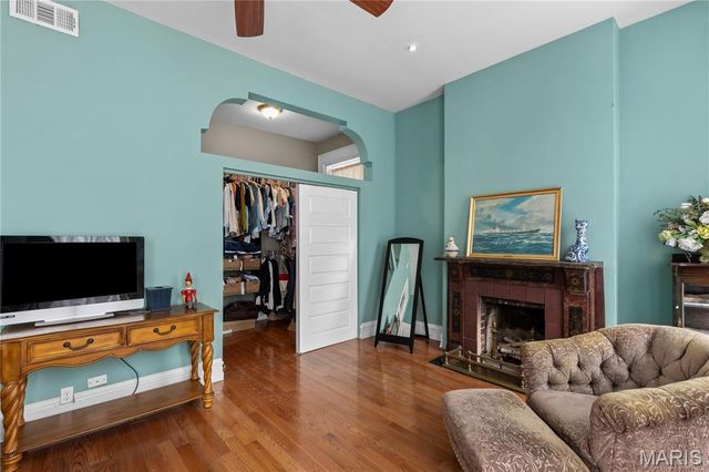 1901 Hickory Street, St Louis, MO 63104