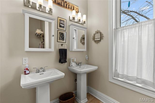 1901 Hickory Street, St Louis, MO 63104