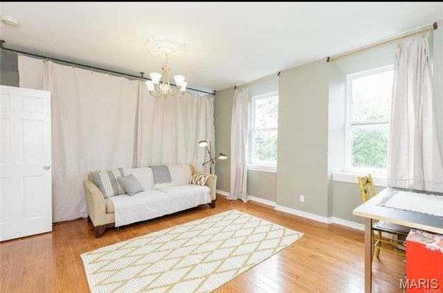 1901 Hickory Street, St Louis, MO 63104