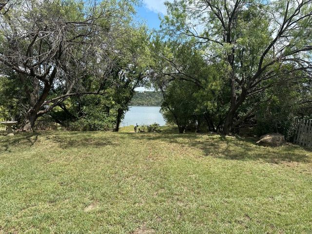 114 Lake Shore Drive, Gordon, TX 76453