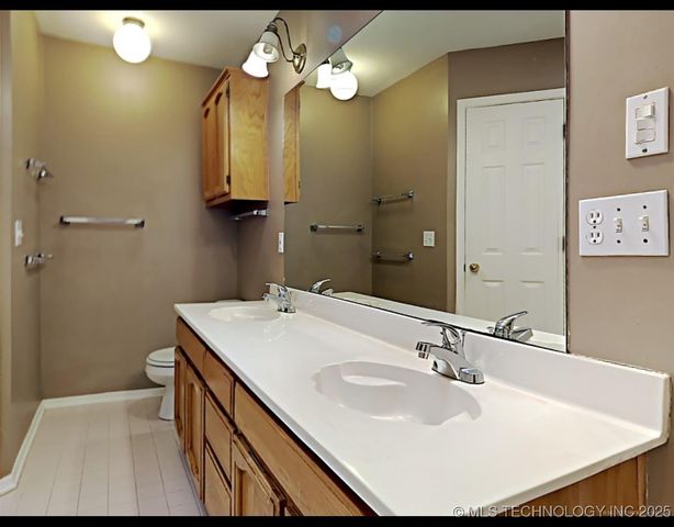 3801 W Hartford Avenue, Broken Arrow, OK 74012