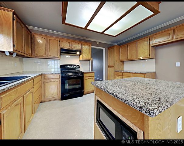 3801 W Hartford Avenue, Broken Arrow, OK 74012