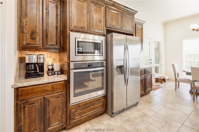 2124 Chestnut Oak Circle, College Station, TX 77845