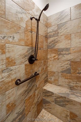 2124 Chestnut Oak Circle, College Station, TX 77845