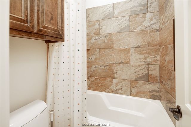 2124 Chestnut Oak Circle, College Station, TX 77845