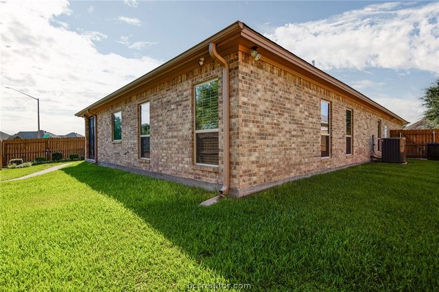 2124 Chestnut Oak Circle, College Station, TX 77845