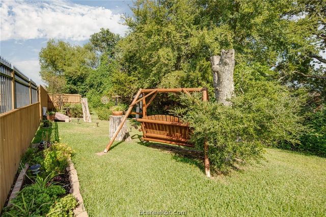 2124 Chestnut Oak Circle, College Station, TX 77845