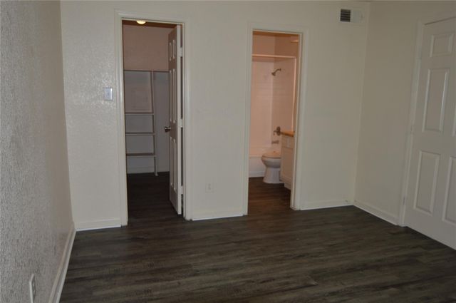 8100 Creekbend Drive 174, Houston, TX 77071