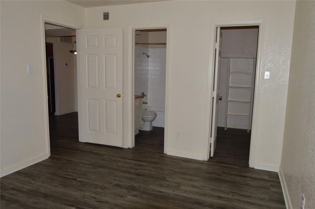 8100 Creekbend Drive 174, Houston, TX 77071