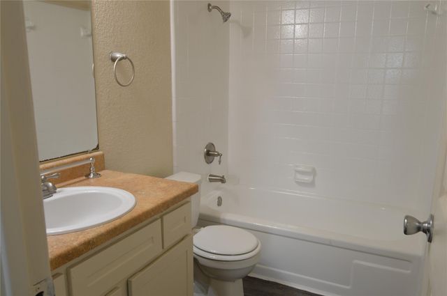 8100 Creekbend Drive 174, Houston, TX 77071