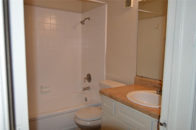 8100 Creekbend Drive 174, Houston, TX 77071