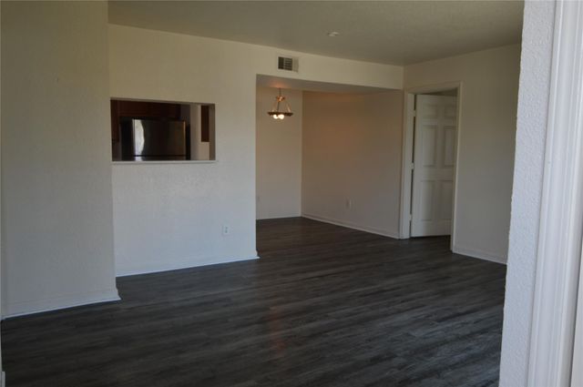 8100 Creekbend Drive 174, Houston, TX 77071