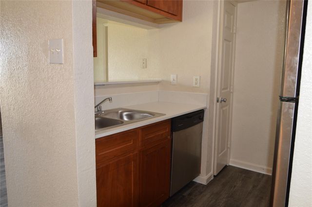 8100 Creekbend Drive 174, Houston, TX 77071
