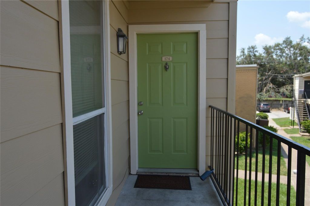 8100 Creekbend Drive 174, Houston, TX 77071