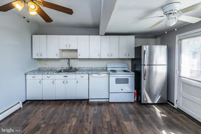 419 CENTER, Stowe, PA 19464