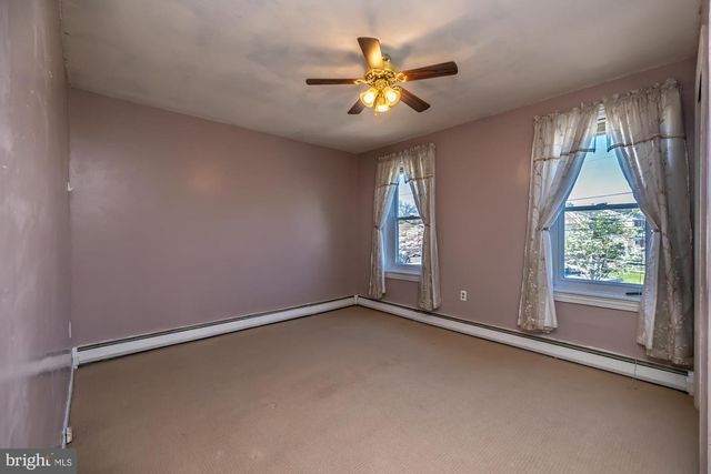 419 CENTER, Stowe, PA 19464
