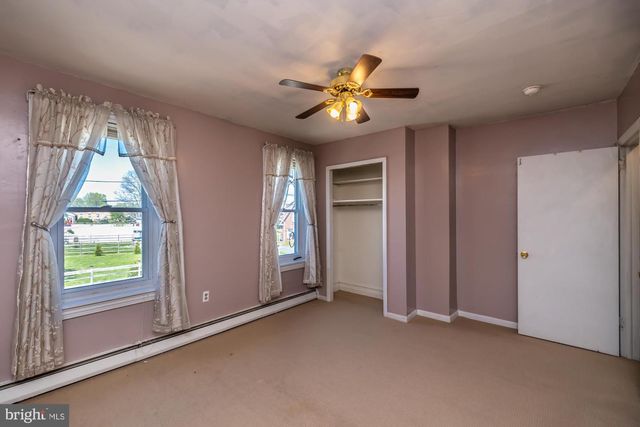419 CENTER, Stowe, PA 19464