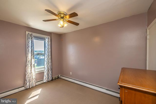 419 CENTER, Stowe, PA 19464