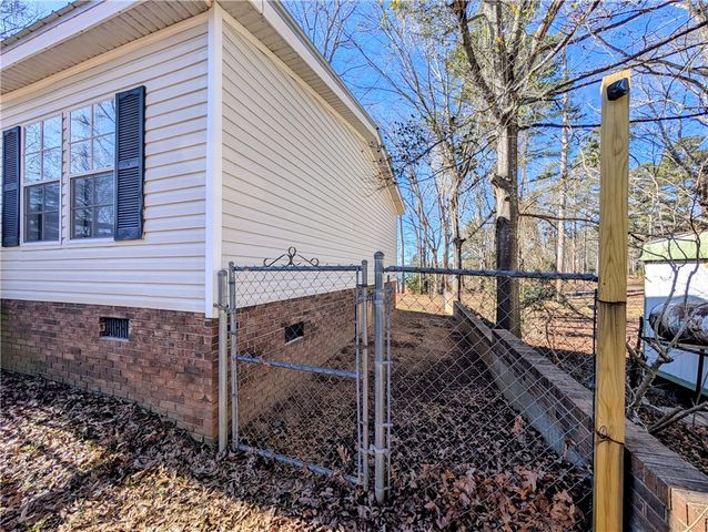 110 Crosby Drive, Fair Play, SC 29643