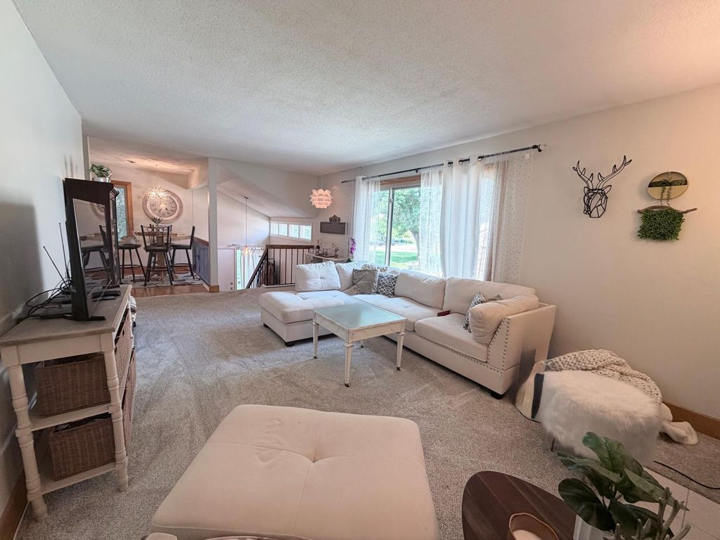 118 Avignon Court, Woodbury, MN 55125 — photo 2