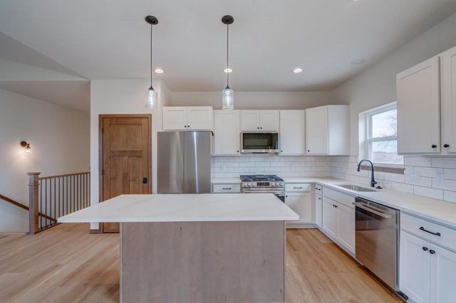 103 Graelyn Circle, Barneveld, WI 53507