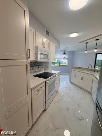 47 Bennington DR 3, Naples, FL 34104