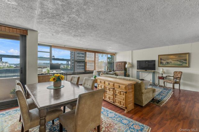 9-15 166 Street 3A, Beechhurst, NY 11357