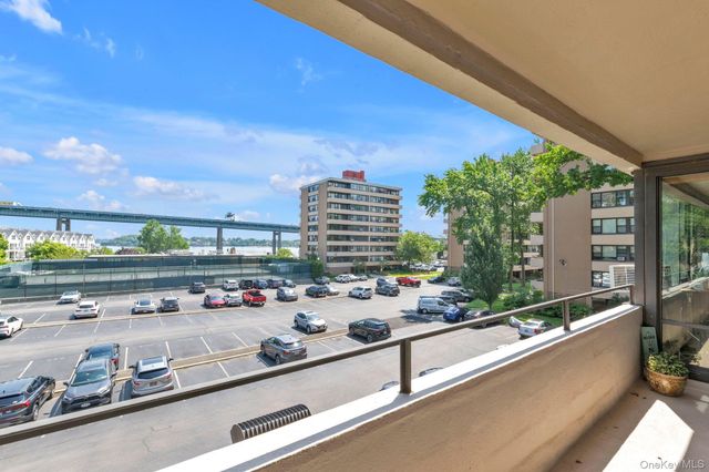 9-15 166 Street 3A, Beechhurst, NY 11357