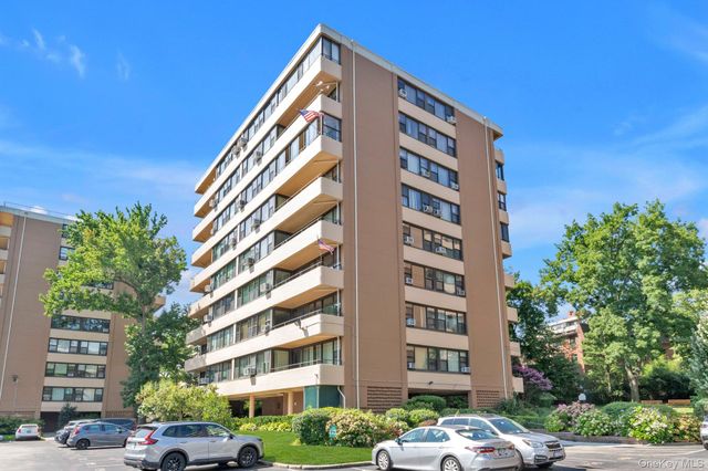 9-15 166 Street 3A, Beechhurst, NY 11357