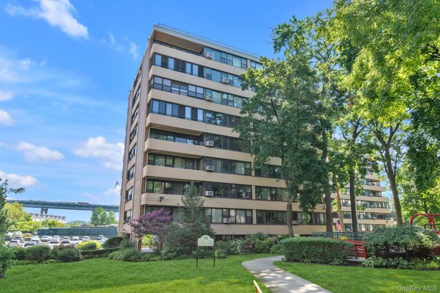 9-15 166 Street 3A, Beechhurst, NY 11357