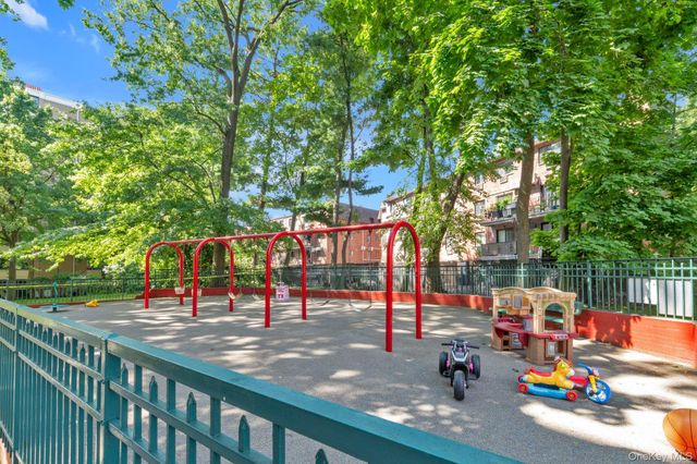 9-15 166 Street 3A, Beechhurst, NY 11357