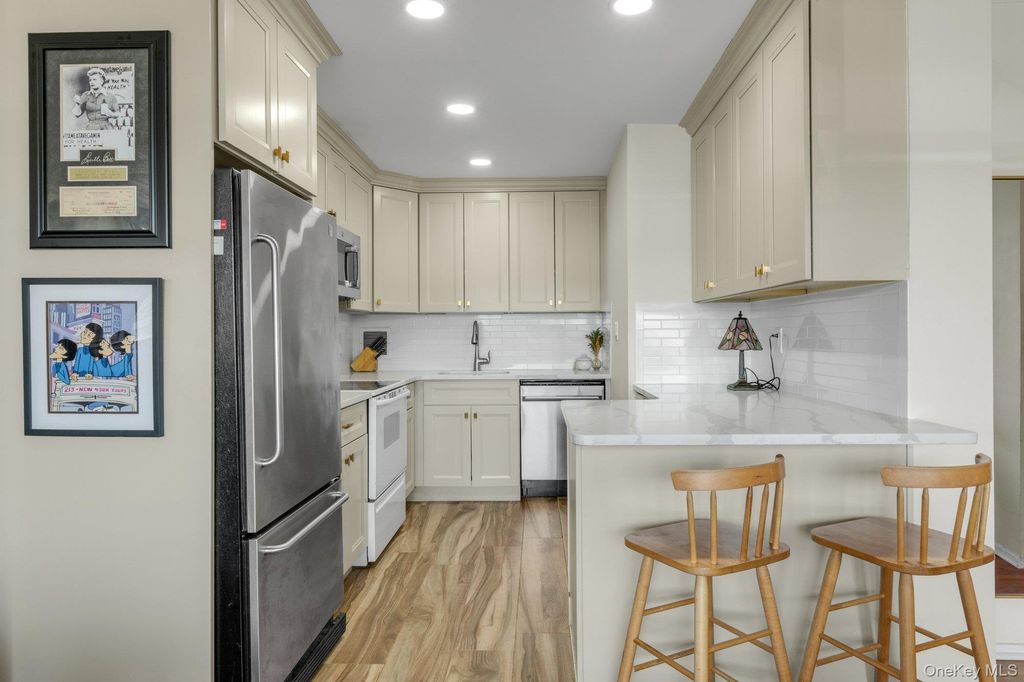 9-15 166 Street 3A, Beechhurst, NY 11357 — photo 3