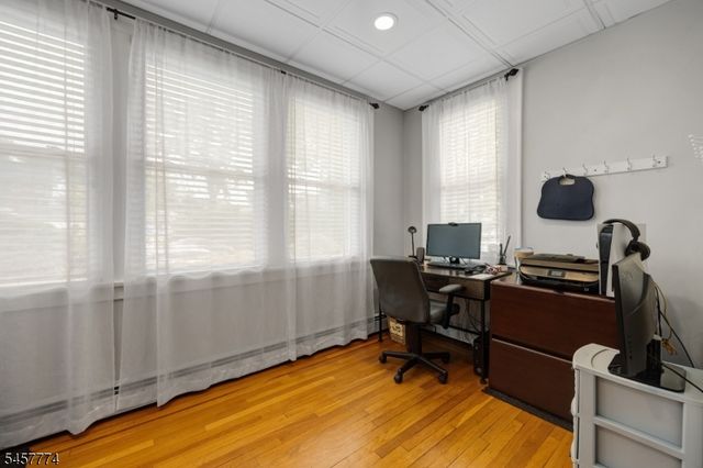 84 Vanderburgh Ave, Rutherford Boro, NJ 07070