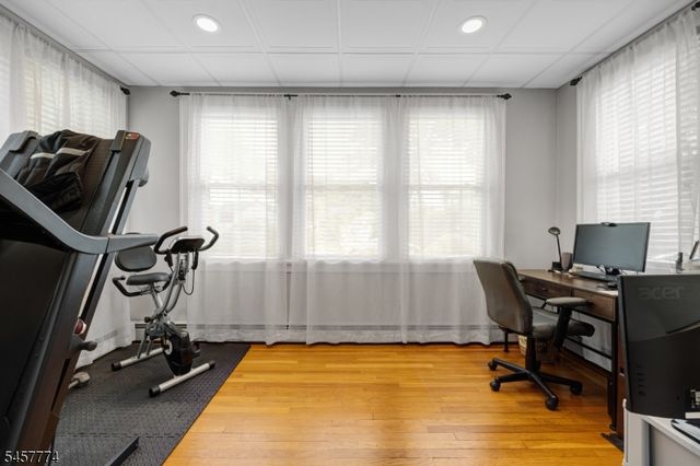 84 Vanderburgh Ave, Rutherford Boro, NJ 07070