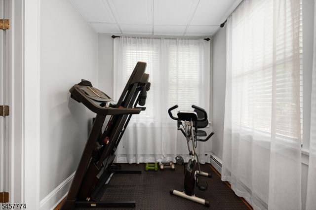 84 Vanderburgh Ave, Rutherford Boro, NJ 07070