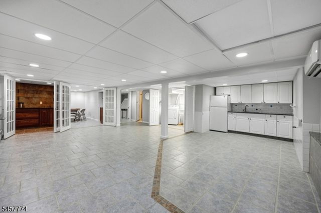 84 Vanderburgh Ave, Rutherford Boro, NJ 07070