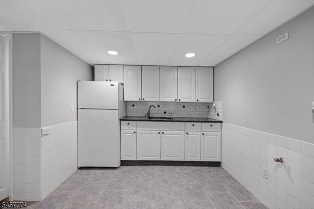 84 Vanderburgh Ave, Rutherford Boro, NJ 07070
