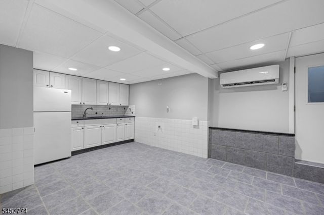 84 Vanderburgh Ave, Rutherford Boro, NJ 07070
