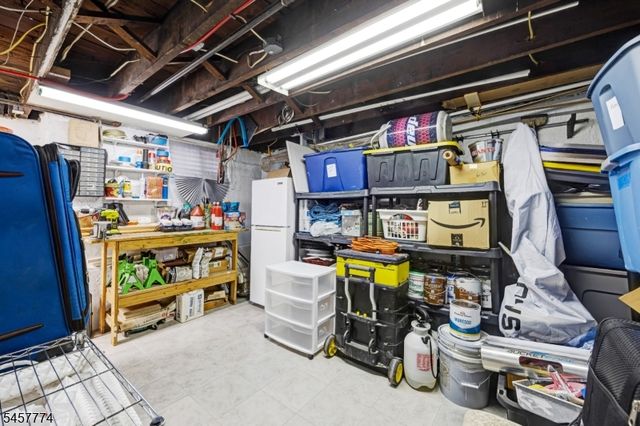84 Vanderburgh Ave, Rutherford Boro, NJ 07070