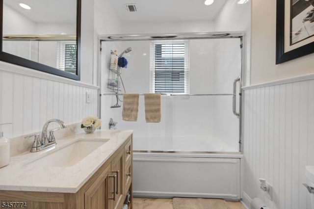 84 Vanderburgh Ave, Rutherford Boro, NJ 07070