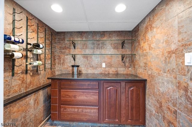 84 Vanderburgh Ave, Rutherford Boro, NJ 07070