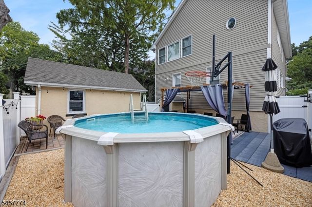 84 Vanderburgh Ave, Rutherford Boro, NJ 07070