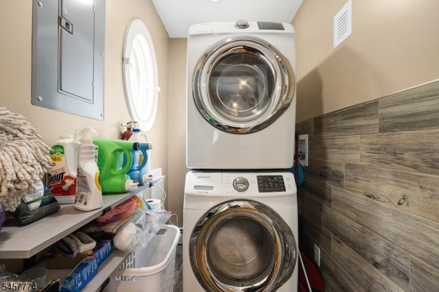 84 Vanderburgh Ave, Rutherford Boro, NJ 07070