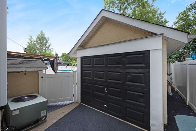 84 Vanderburgh Ave, Rutherford Boro, NJ 07070