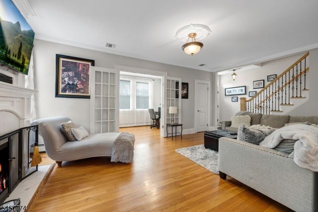84 Vanderburgh Ave, Rutherford Boro, NJ 07070