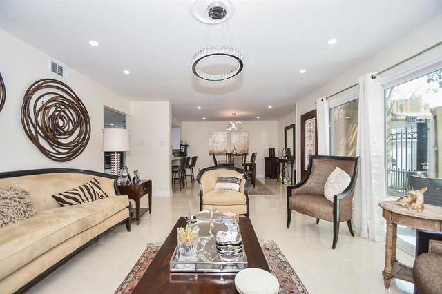 6304 Riverview Way, Houston, TX 77057