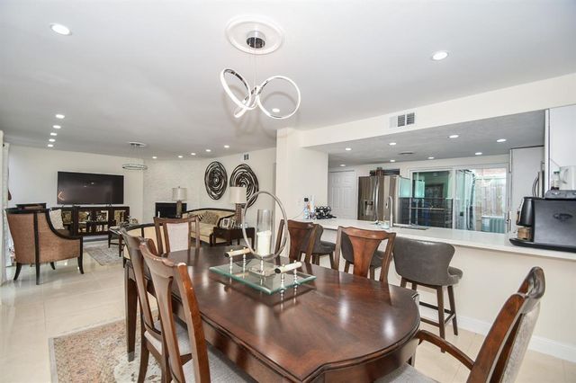 6304 Riverview Way, Houston, TX 77057