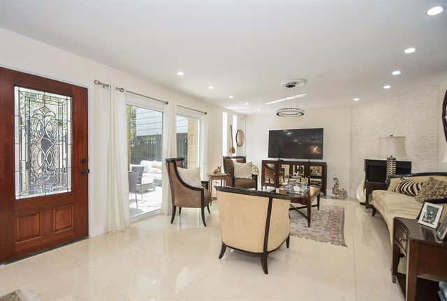 6304 Riverview Way, Houston, TX 77057