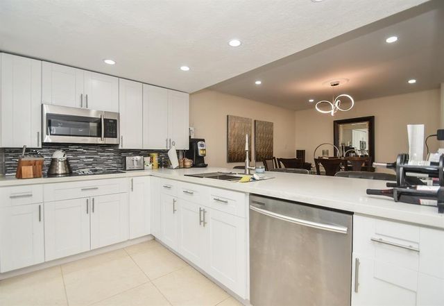 6304 Riverview Way, Houston, TX 77057