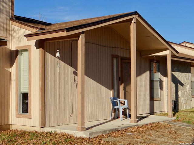 1051 Country Club Dr Apt 16, Seguin, TX 78155